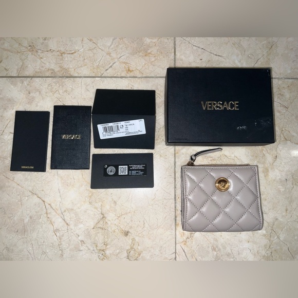 NEW Versace Quilted Lambskin Leather Medusa Wallet Full Set - Picture 3 of 12